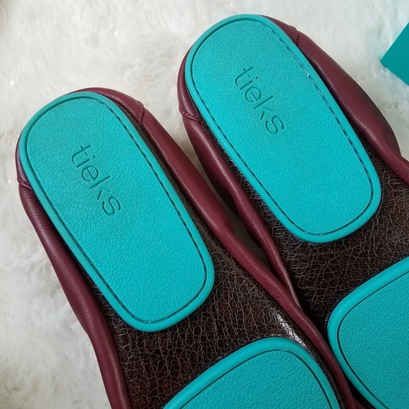 Tieks Burgundy Ballet Flats w/Accessories - Picture 6 of 11